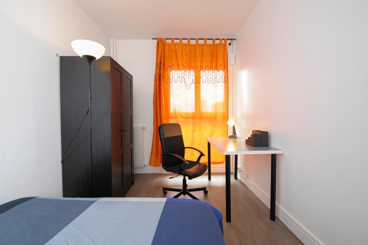 2 Pieces Proche De Paris *